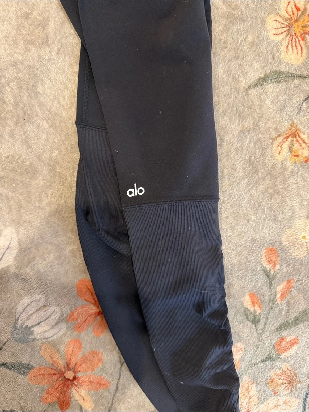 ALO Yoga sleek black